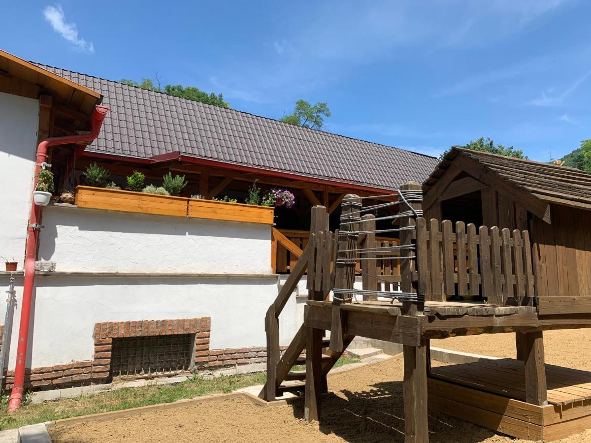 Penzión Turista Banska Stiavnica Exterior foto